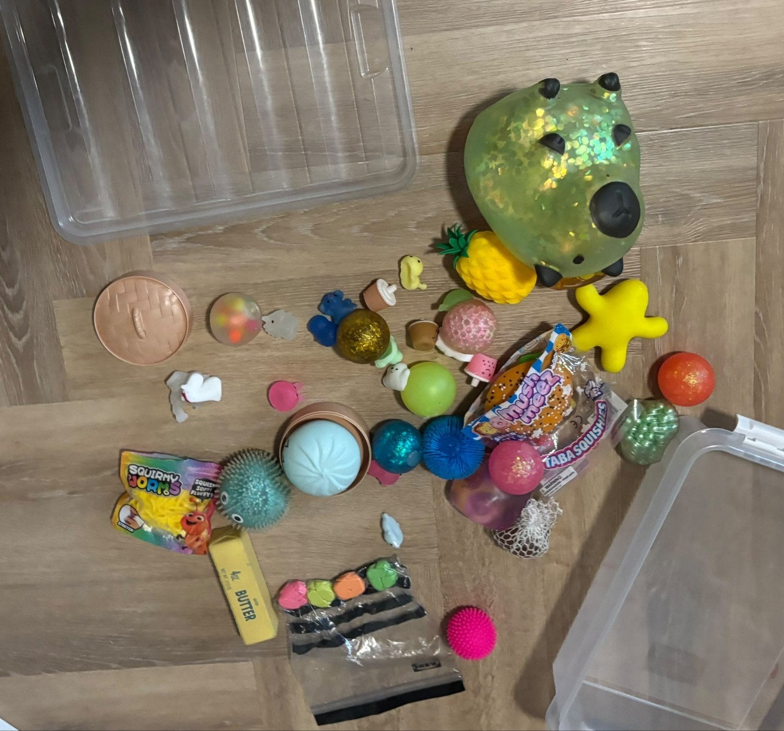 Grote collectie fidget toys en squishies met plastic doos, Ophalen, Zo goed als nieuw, Jongen of Meisje