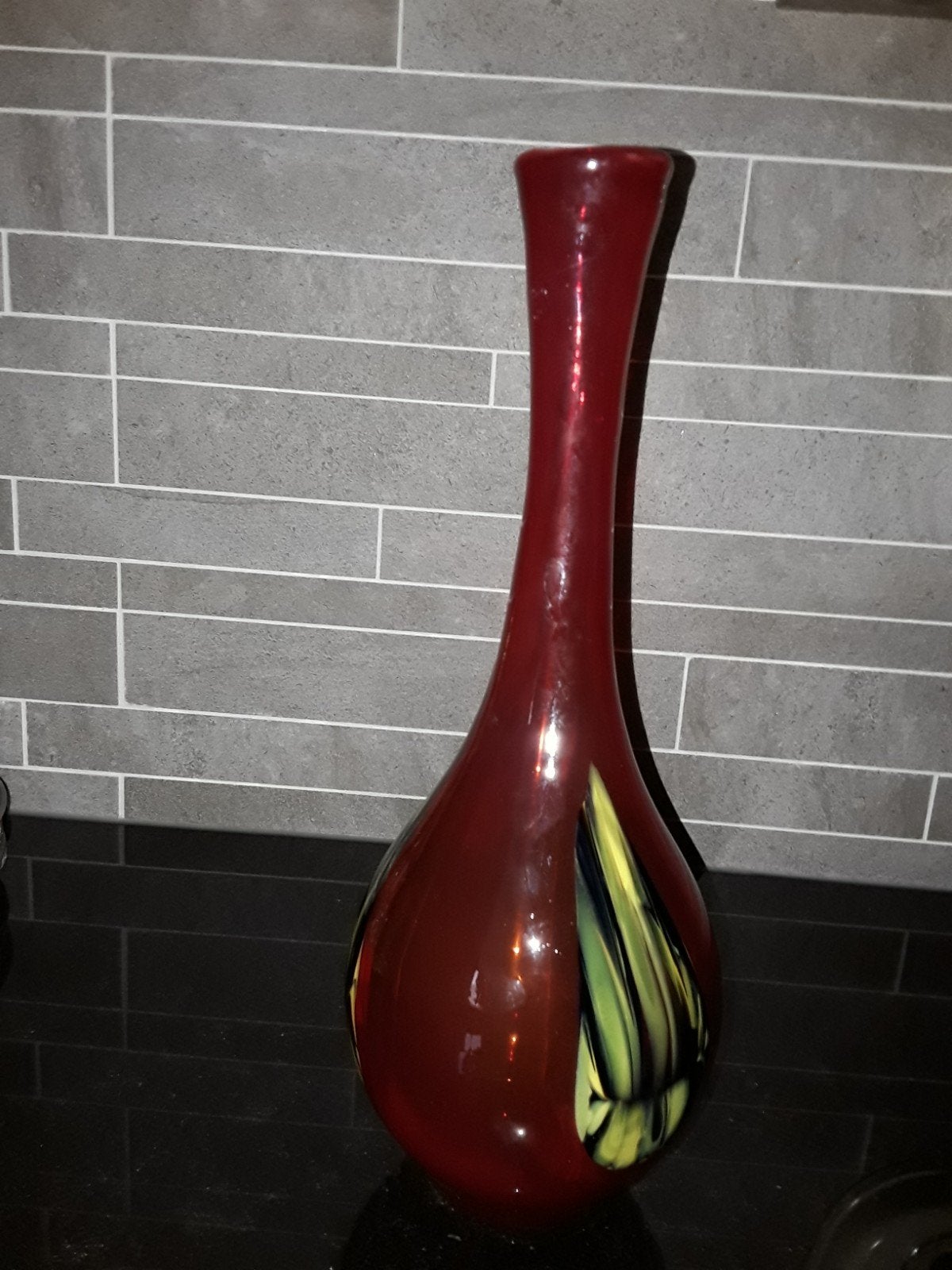 Rode glazen vaas, Huis en Inrichting, Ophalen of Verzenden, 38 cm, Rood, Glas