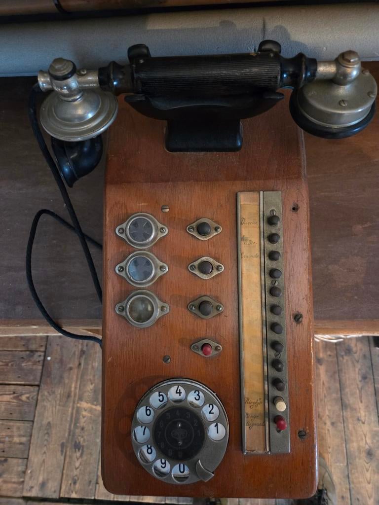 Antieke houten telefooncentrale Honig Nijmegen, Ophalen