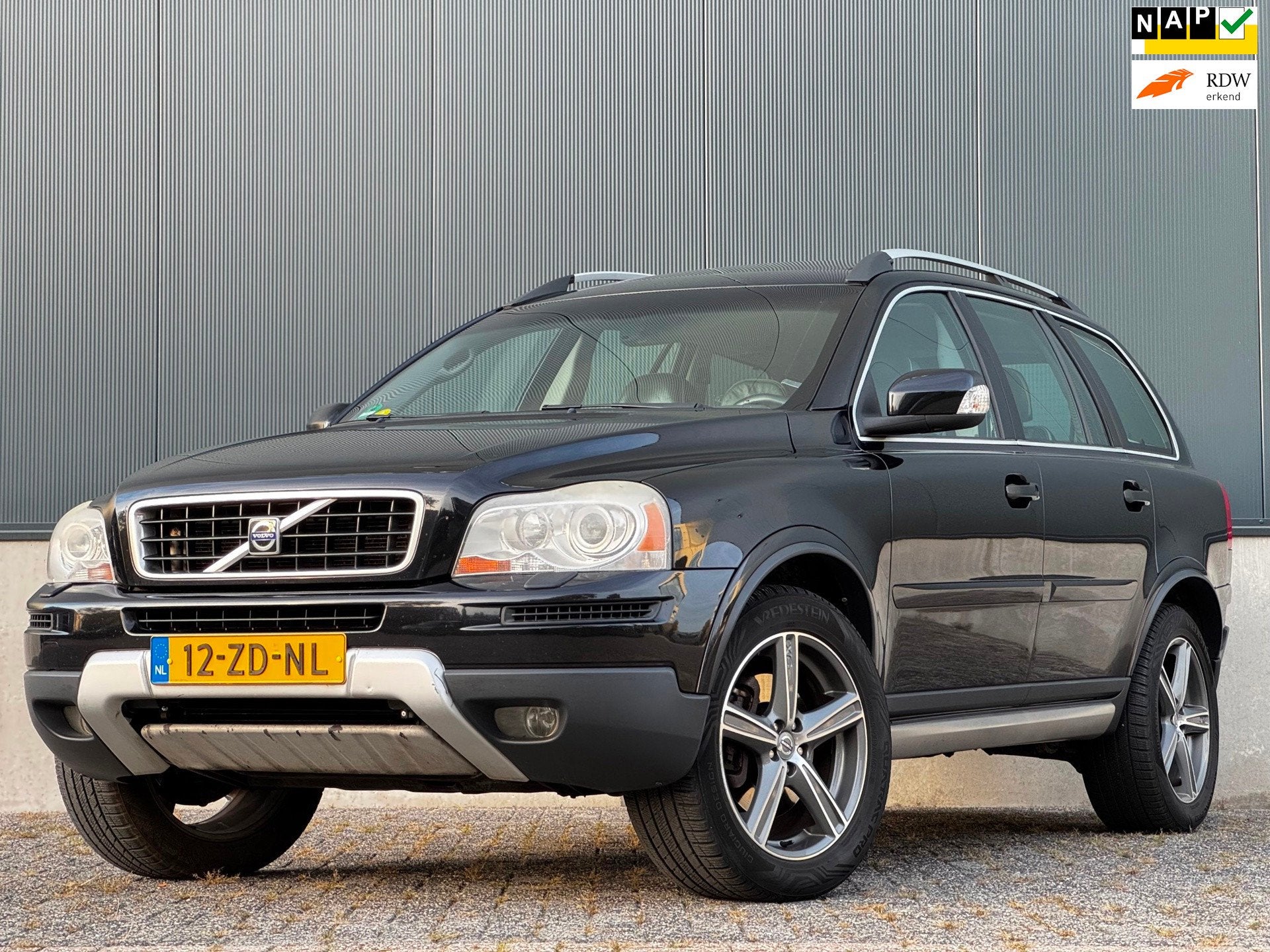 Volvo XC90 3.2 Sport|AWD|7PERS|SCHUIFDAK|XENON|AUT|LEDER|NAV, Auto's, 238 pk, Gebruikt, Parkeersensor, 7 stoelen