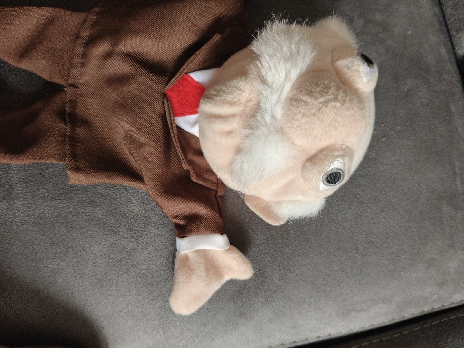 Knuffelpop met bruin pakje en wit haar, Ophalen of Verzenden, Gebruikt, Overige typen