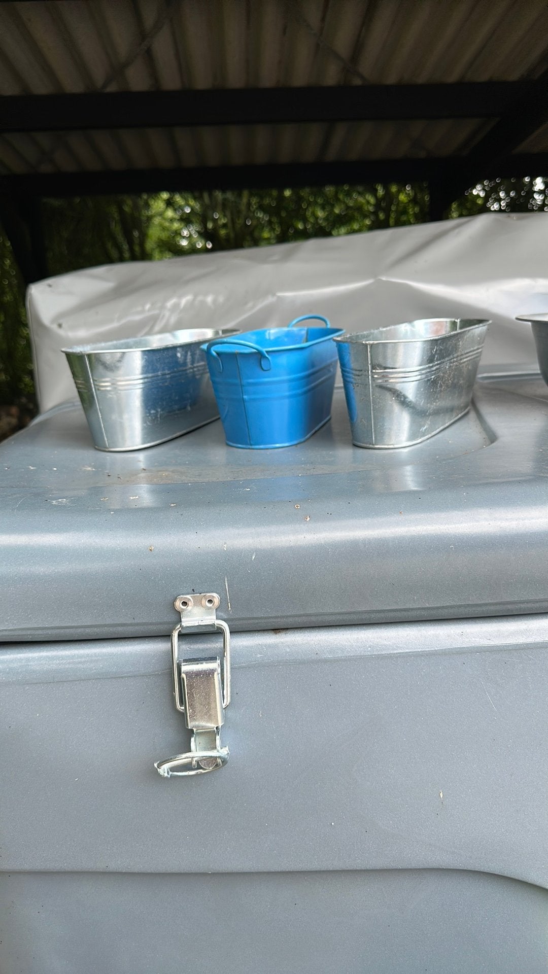 Zinken plantenbakken, Tuin en Terras, Bloembakken en Plantenbakken, Ophalen, Minder dan 30 cm, Rond, Zo goed als nieuw