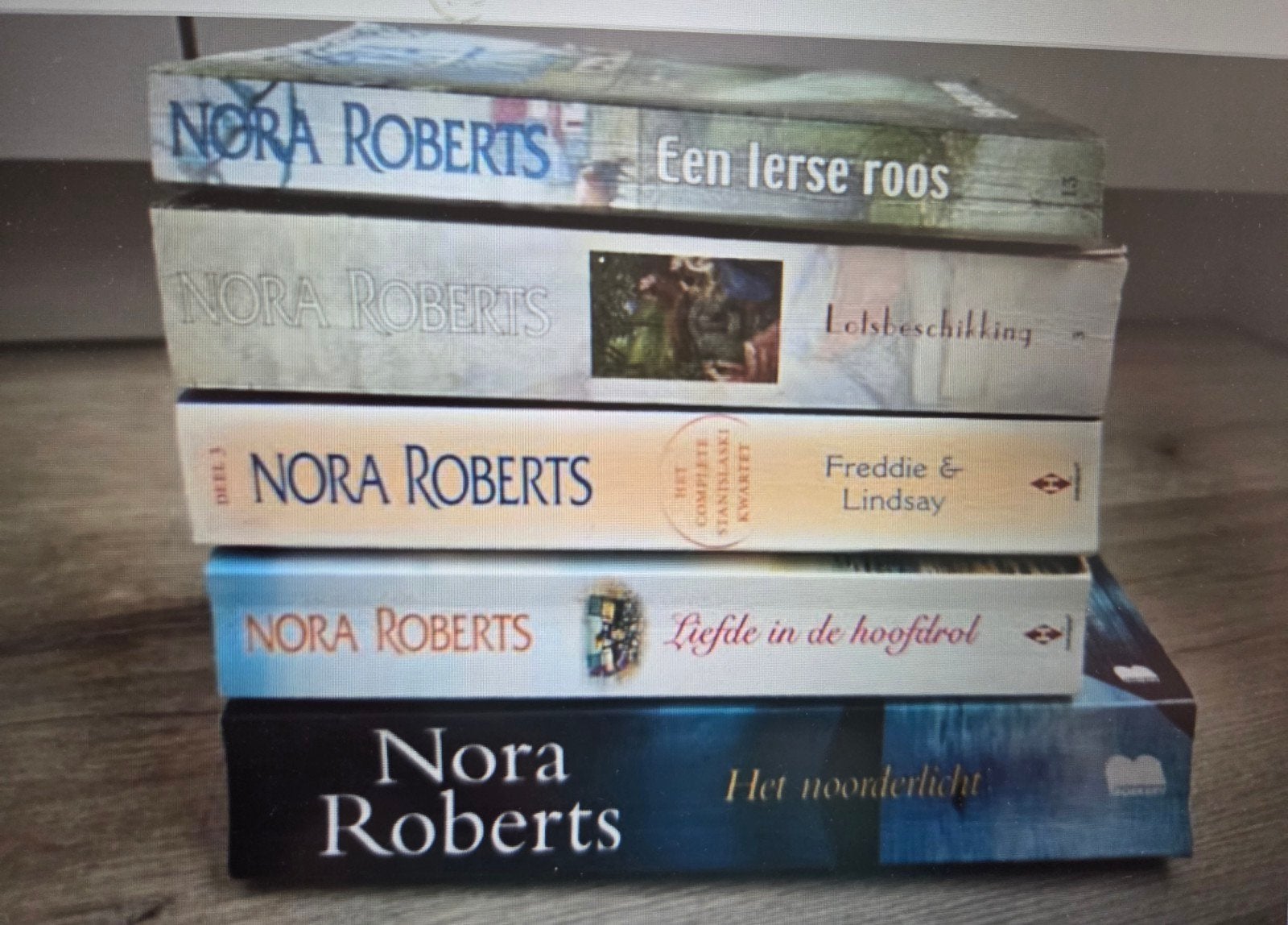 5x Nora Roberts, Boeken, Ophalen of Verzenden, Gelezen