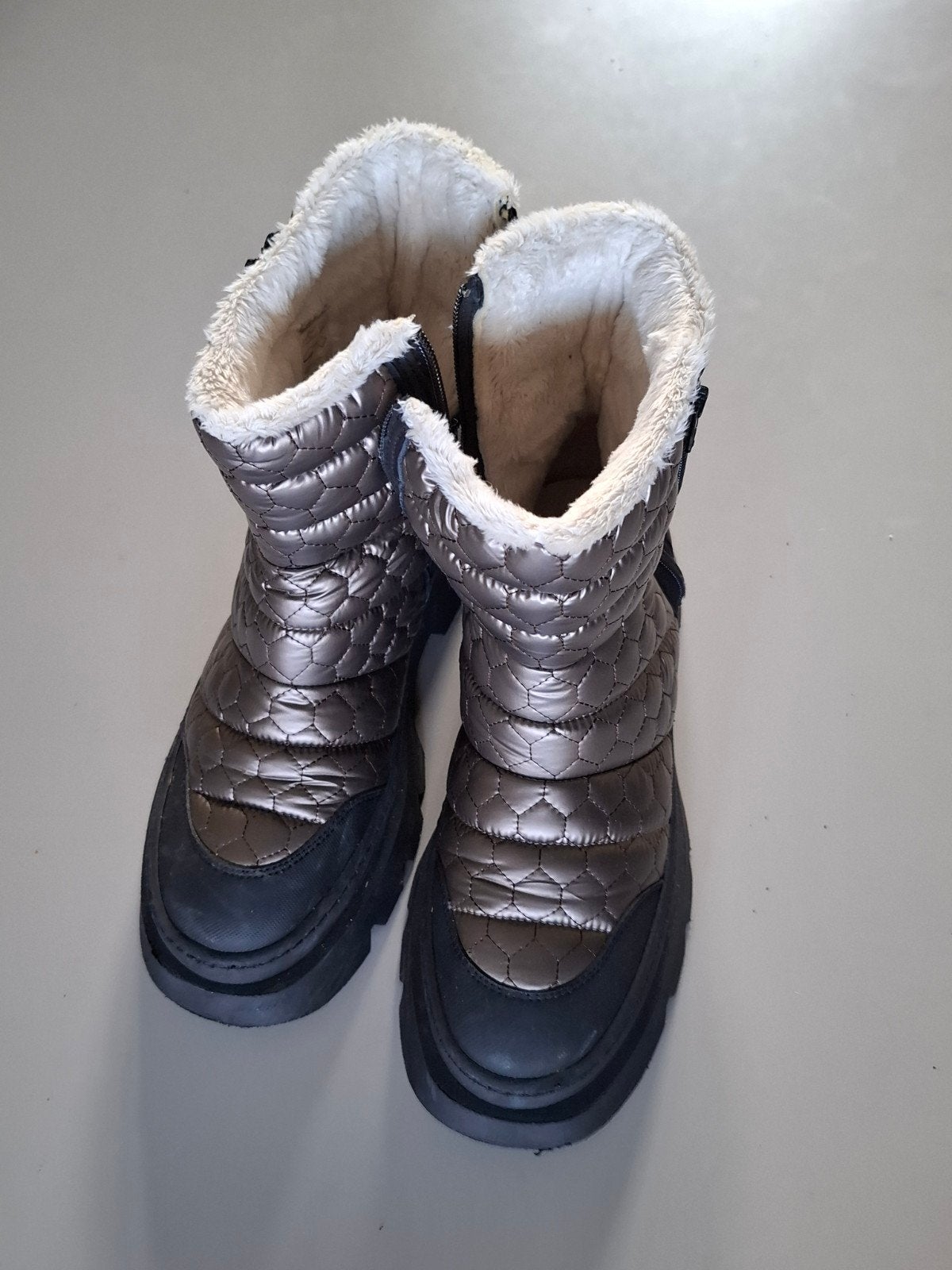 RED-RAG Gevoerde sneeuwlaarzen Maat 40 valt klein/smal 39, Kleding | Dames, Ophalen of Verzenden, Zo goed als nieuw, Zwart, Hoge laarzen