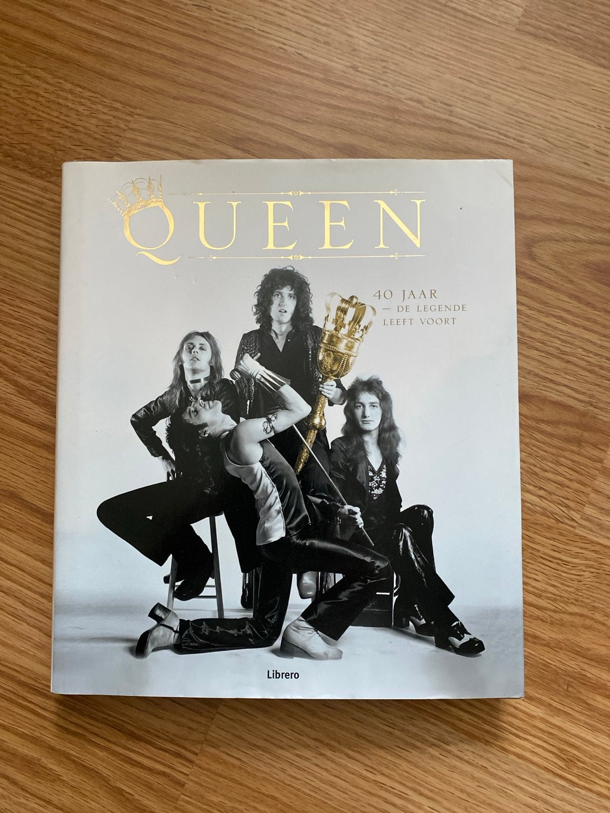 Queen: 40 Jaar - De Legende Leeft Voort Boek, Boeken, Ophalen of Verzenden, Zo goed als nieuw, Artiest