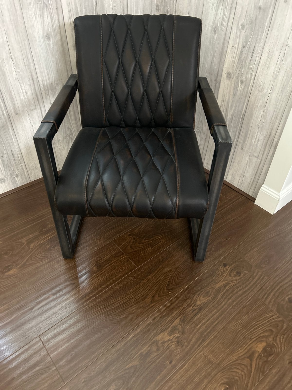 Luxe Zwarte Leren Fauteuil / Stoel met Metalen Frame, Ophalen, Zwart, Leer, Zo goed als nieuw