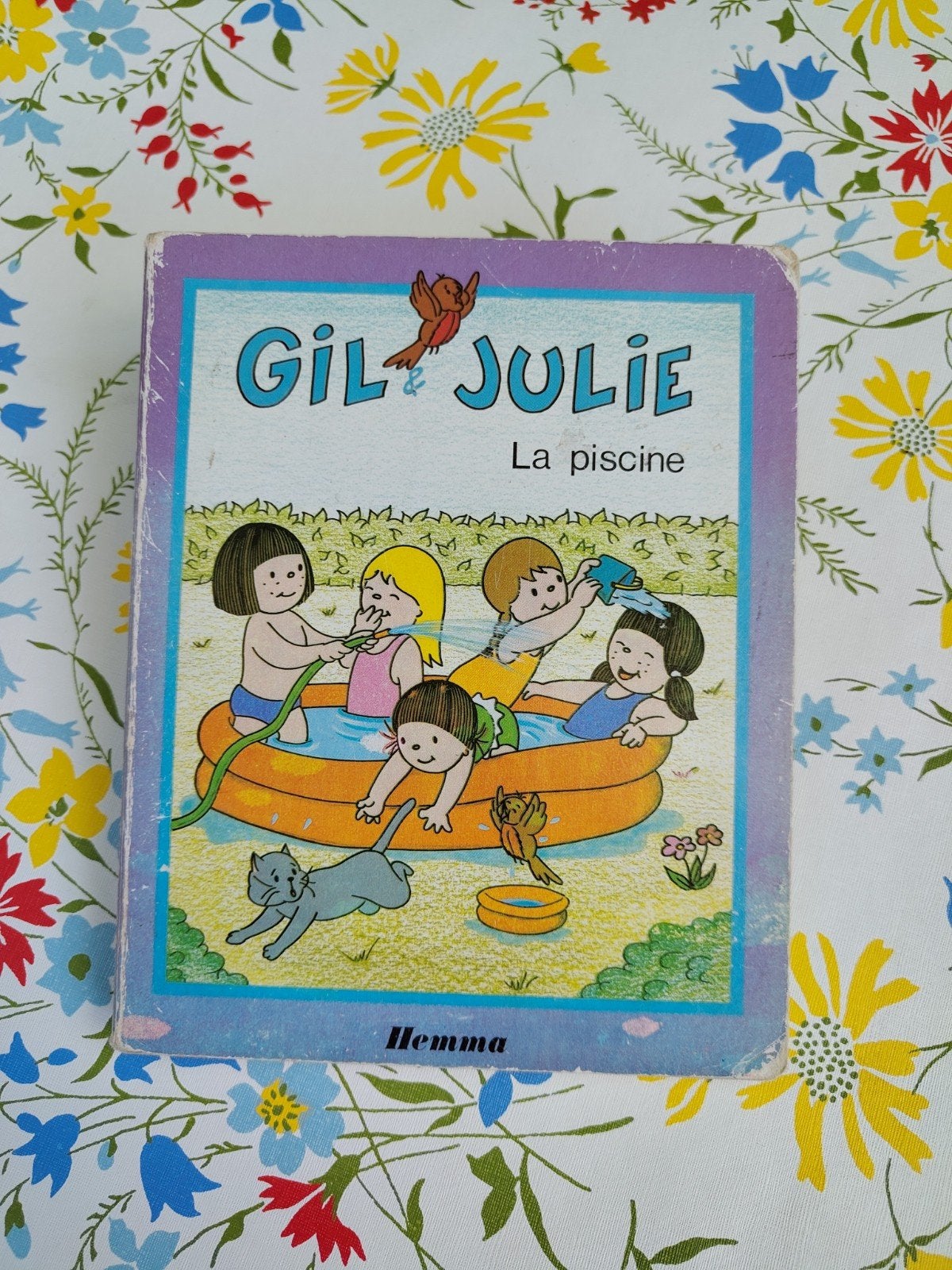 Gil & Julie: La piscine - Vintage kinderboek Hemmaboek, Ophalen of Verzenden, Gelezen, Kid Cartoons, 3 tot 4 jaar
