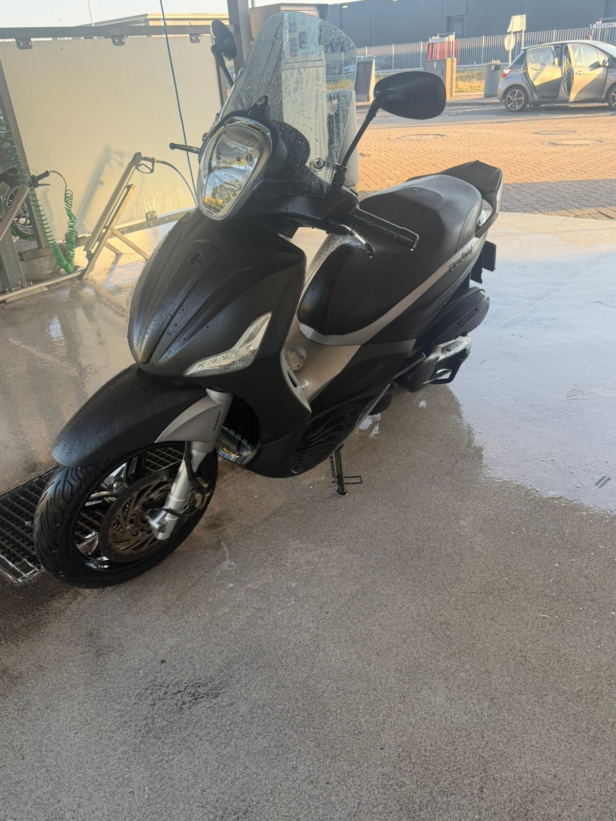 Beverly 350cc, Ophalen of Verzenden, Zo goed als nieuw, Benzine, Overige modellen