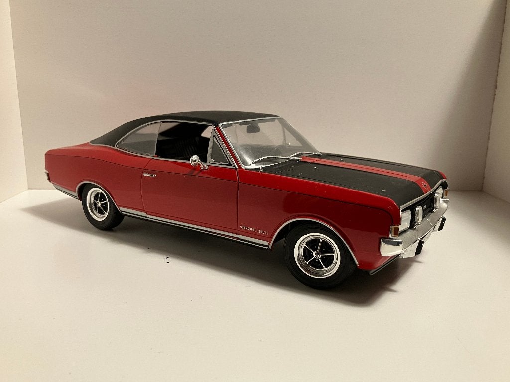 Opel Commodore GS/E Coupe  1970   1/18 Revell, Hobby en Vrije tijd, Modelauto's | 1:18, Ophalen of Verzenden, Zo goed als nieuw