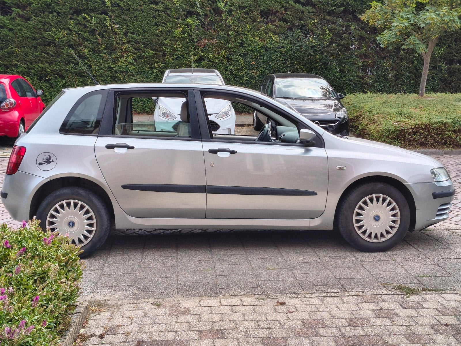 Fiat Stilo 1.4 16V 5DR 2006 Grijs, Auto's, Voorwielaandrijving, 49 €/maand, Origineel Nederlands, Handgeschakeld