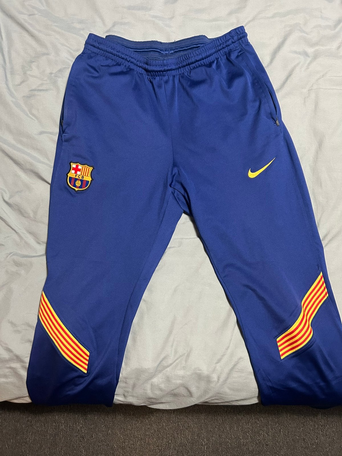 Nike Fc Barcelona trainingsbroek maat M, Ophalen of Verzenden, Zo goed als nieuw, Voetbal, Maat 48/50 (M)