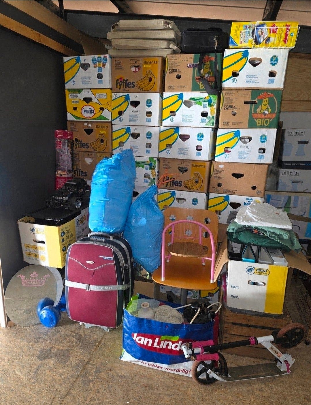 34 dozen spullen kleding knuffels speelgoed woonaccessoires, Ophalen, Zo goed als nieuw