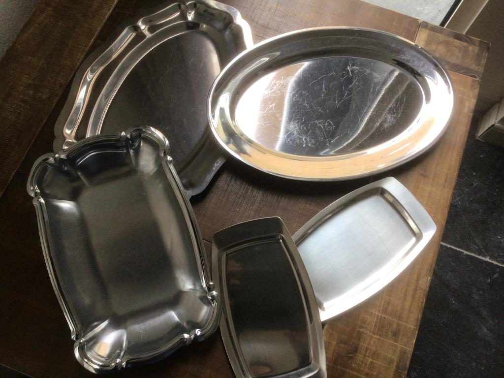 3 x grote en 2 x kleine rvs vleesschalen / brood schalen, Overige typen, Zilver, Ophalen of Verzenden, Zo goed als nieuw