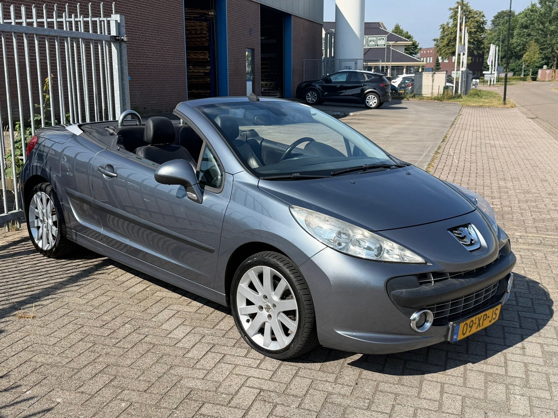 Peugeot 207 CC 1.6 VTi Féline AUTOMAAT NL AUTO NAP! NW DIST, Gebruikt, Zwart, 4 cilinders, Cabriolet