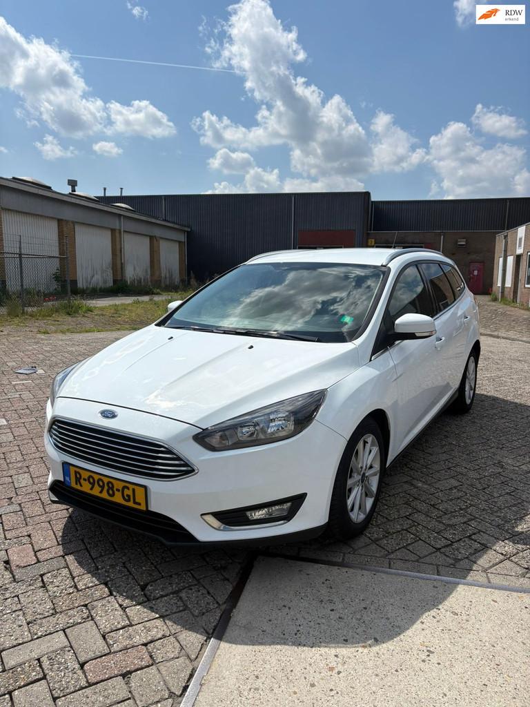 Ford Focus Wagon 1.0 Titanium Nieuwe distributie en APK, Gebruikt, Wit, Handgeschakeld, 1216 kg