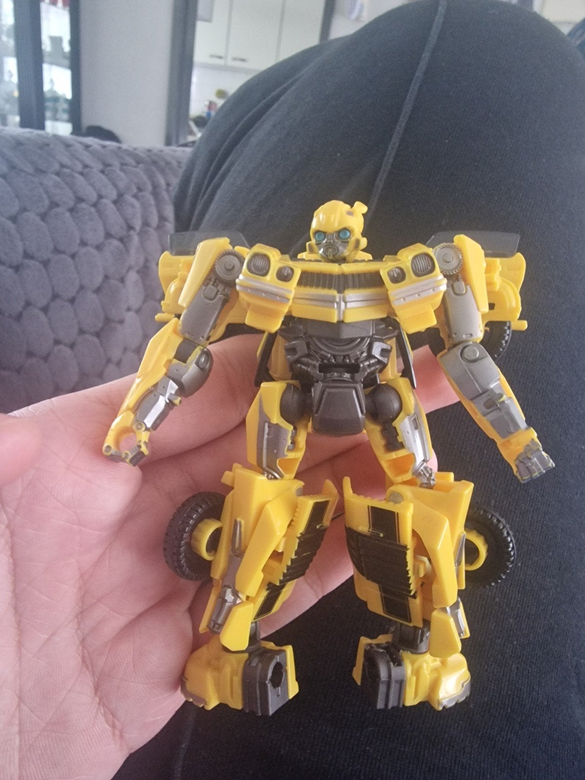 Transformers rise of the beasts studio series 100 Bumblebee, Verzamelen, Transformers, Overige generaties, Ophalen of Verzenden