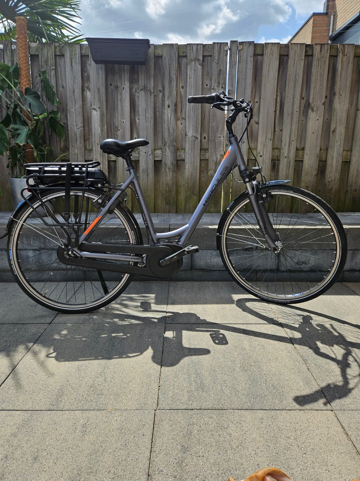 Hercules E-bike met Bosch motor en 5330 km op de teller, Zo goed als nieuw, 50 km per accu of meer, 55 tot 59 cm, Ophalen