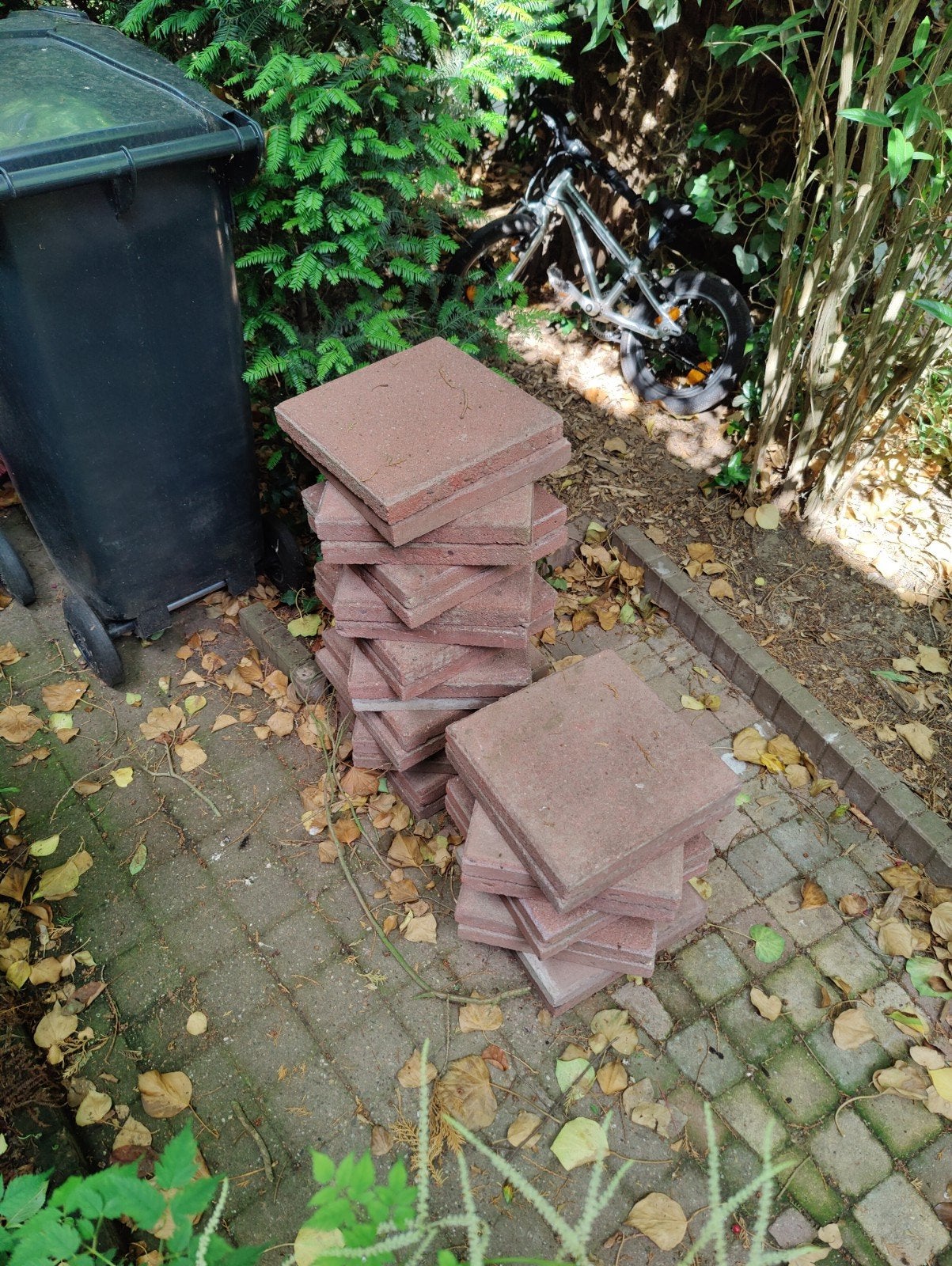 Gratis rode tegels 30 30 beton 28st, Ophalen, Gebruikt, Beton, Terrastegels