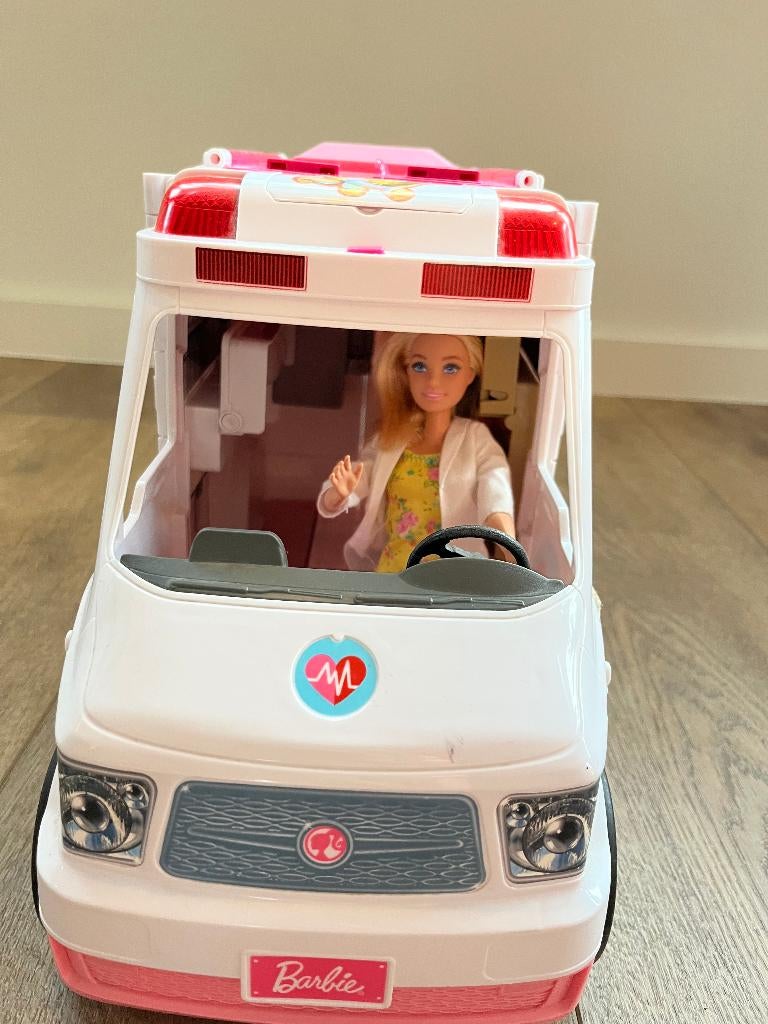 Barbie ambulance incl Barbie pop, Ophalen, Gebruikt, Barbie