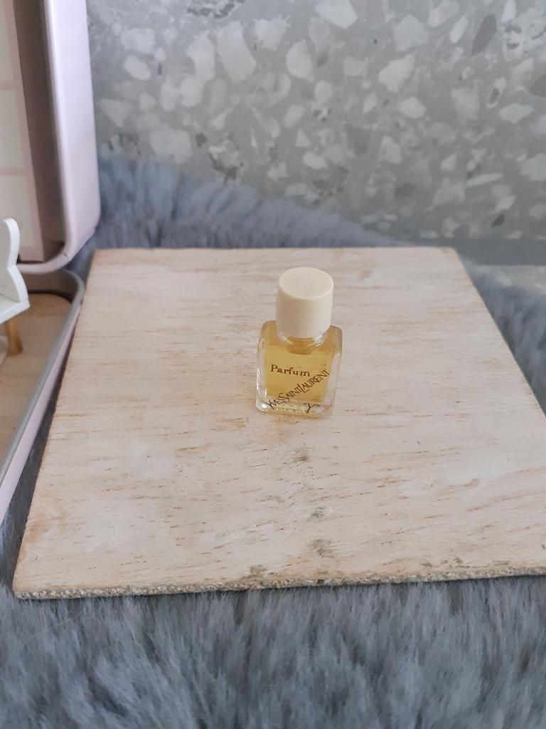 parfumminiatuur y by yves saint laurent zeldzaam, Ophalen, Zo goed als nieuw, Miniatuur, Gevuld