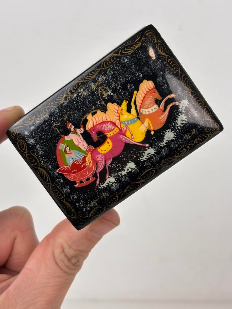 Russische Mstera Palekh lakdoos, Antiek en Kunst, Kunst | Niet-Westerse kunst, Ophalen of Verzenden