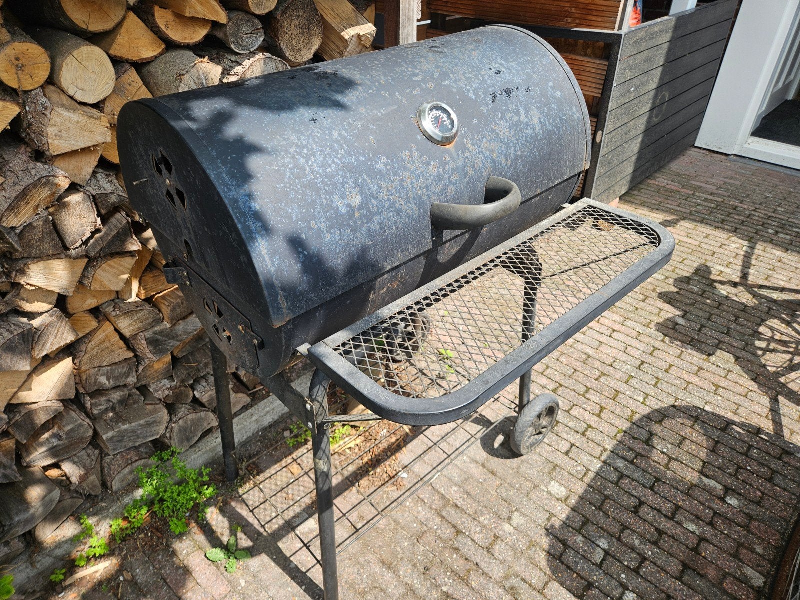 Robuuste BBQ met deksel en thermometer, Tuin en Terras, Ophalen, Gebruikt, Onbekend