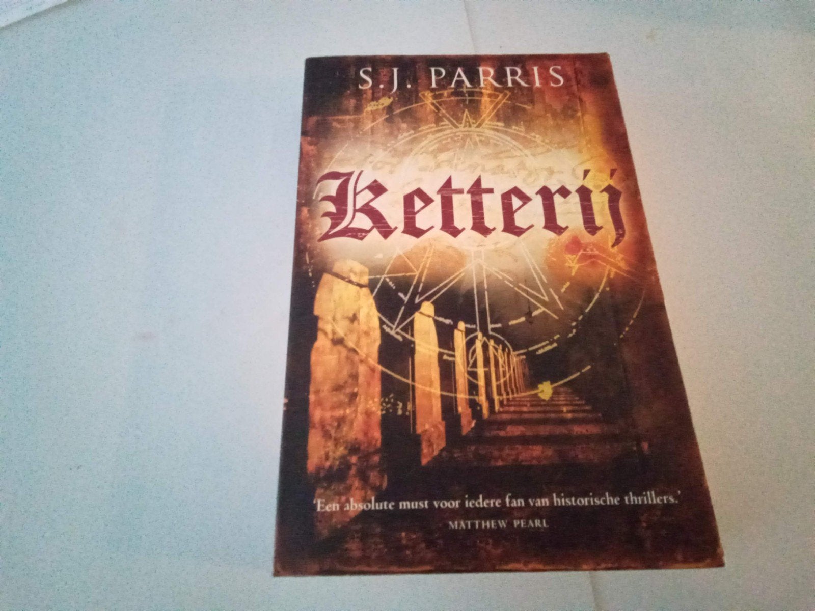 Ketterij ( S.J Parris ( Historische Thriller, Ophalen of Verzenden, Zo goed als nieuw