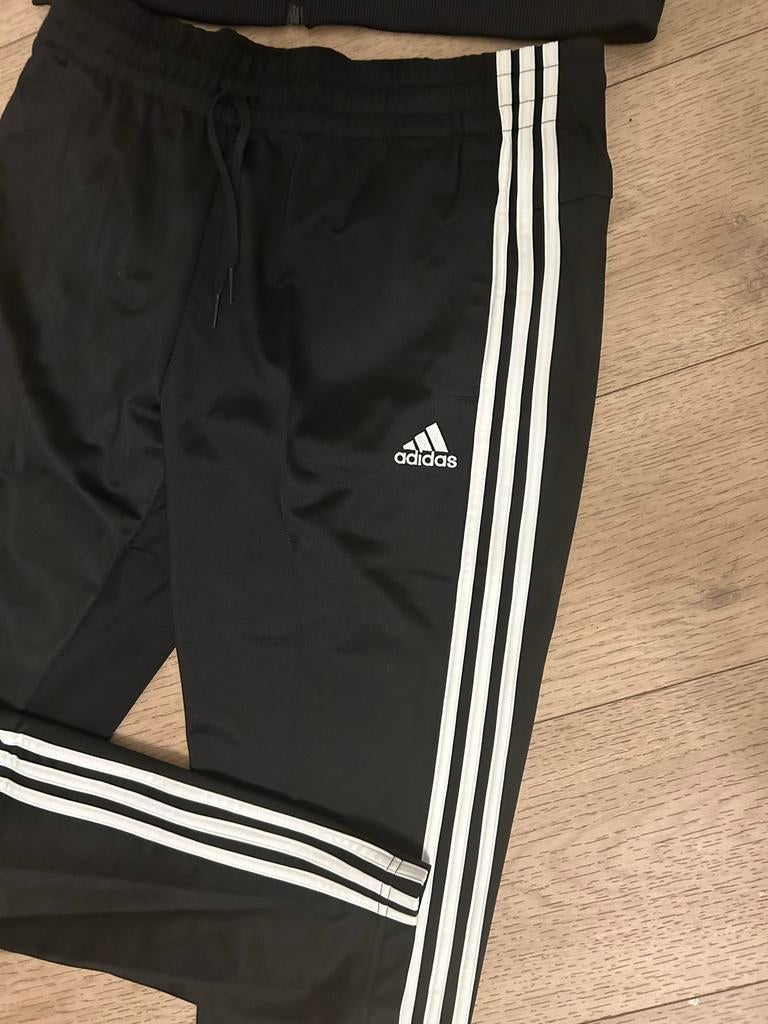 Adidas Trainingspak Zwart - Nieuw met kaartjes, Maat 38/40 (M), Zwart, Nieuw, Ophalen of Verzenden