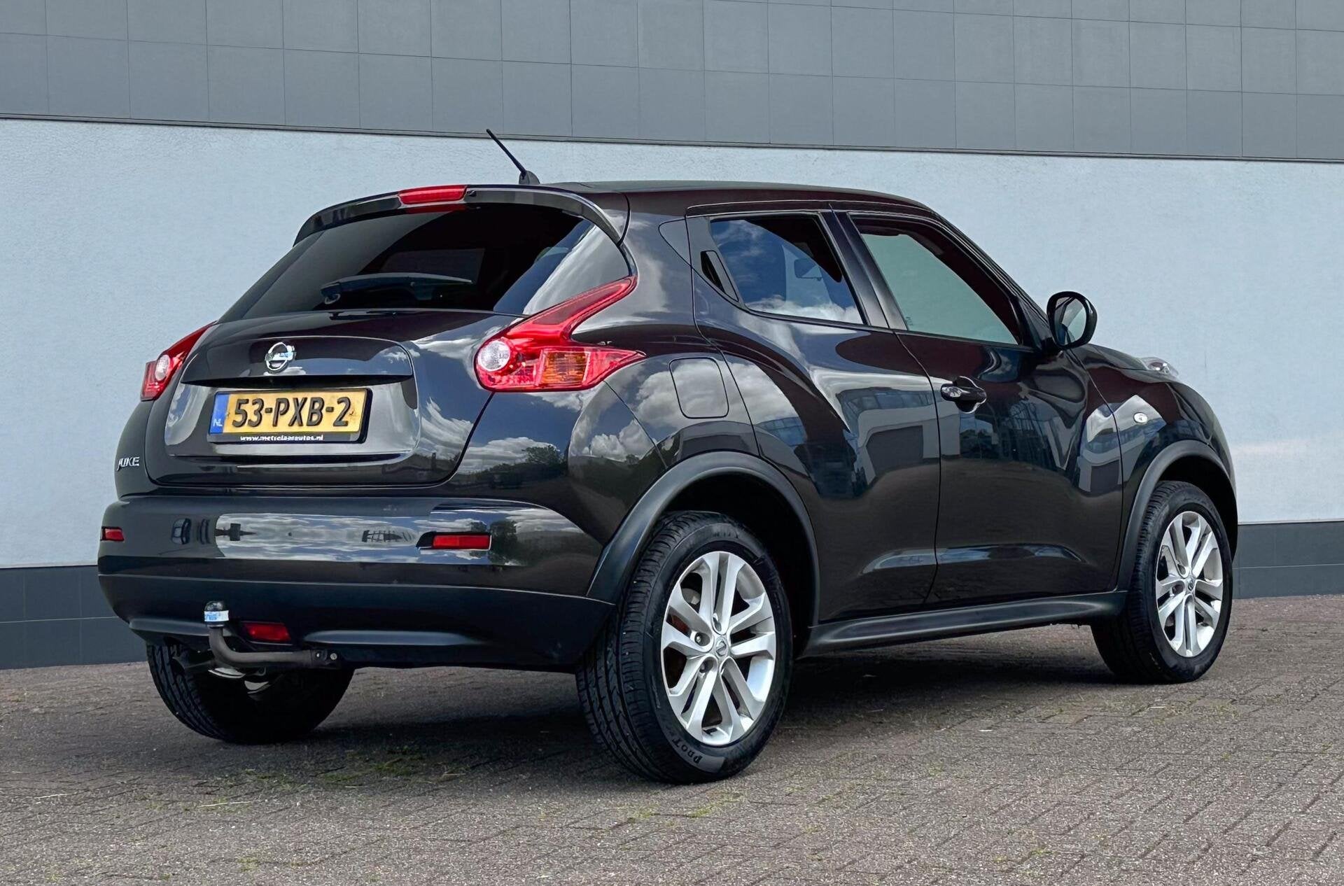 Nissan Juke 1.6 Acenta, Auto's, Euro 5, Zwart, 4 cilinders, Bruin