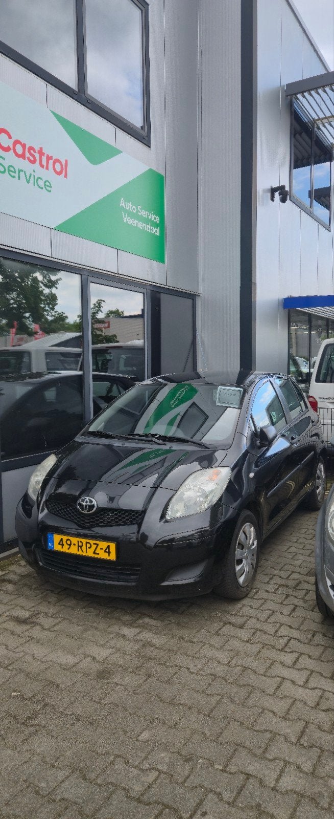 Toyota Yaris 1.3 16V Vvt-i 5DR 2011 Zwart, Auto's, Toyota, Voorwielaandrijving, 40 €/maand, 4 cilinders, Zwart