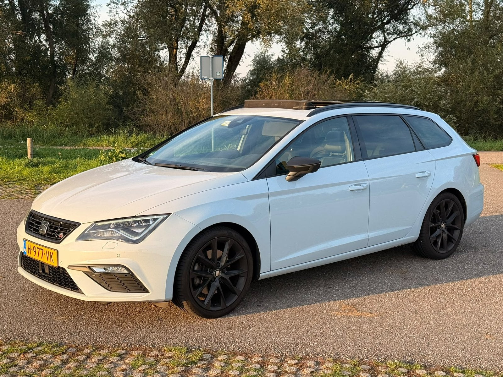 SEAT Leon ST 1.5 TSI FR Ultimate Edition Black Automaat, 1498 cc, Zwart, 4 cilinders, Leon