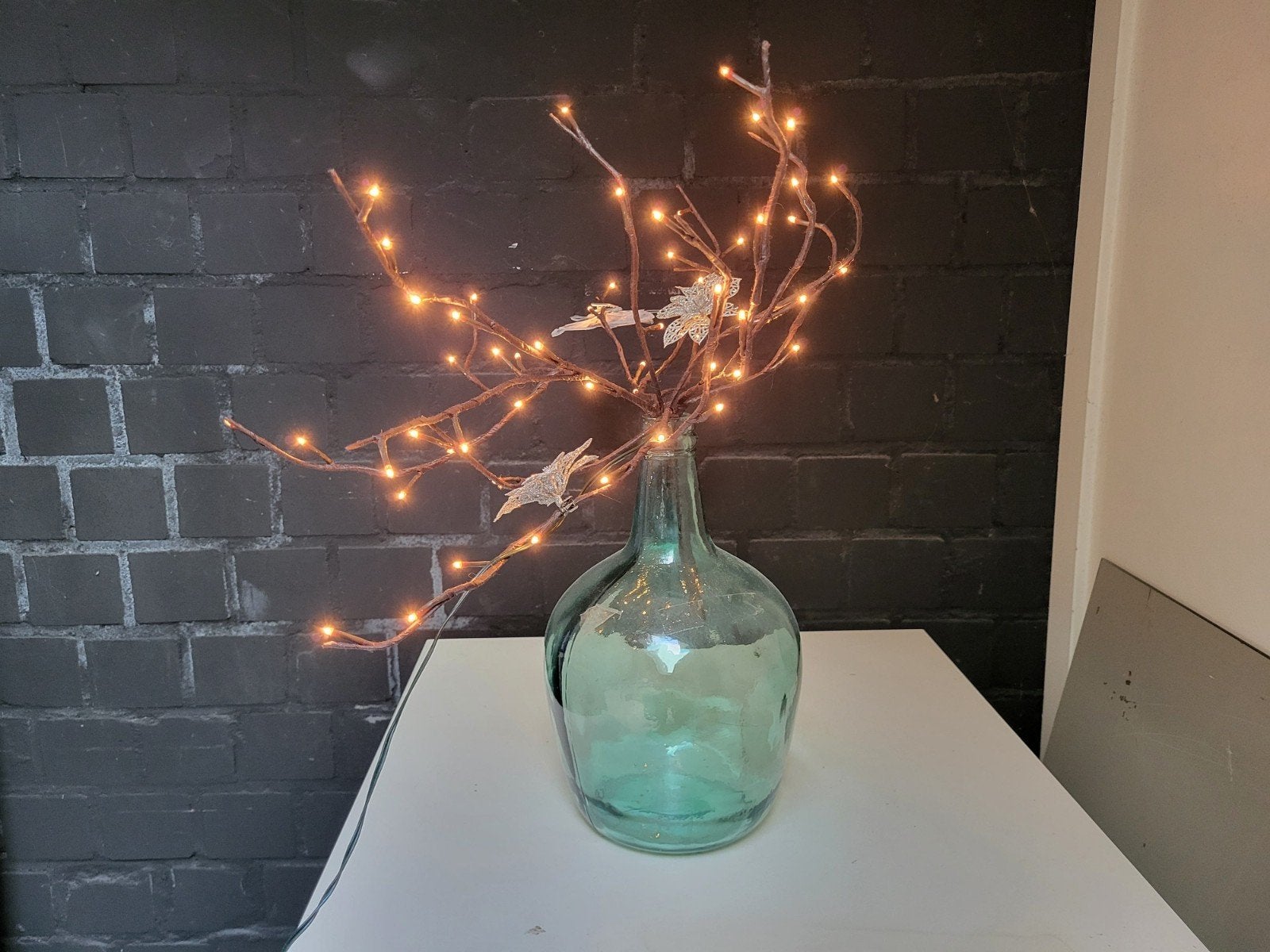 Groene vaas met verlichting TEAB, Ophalen