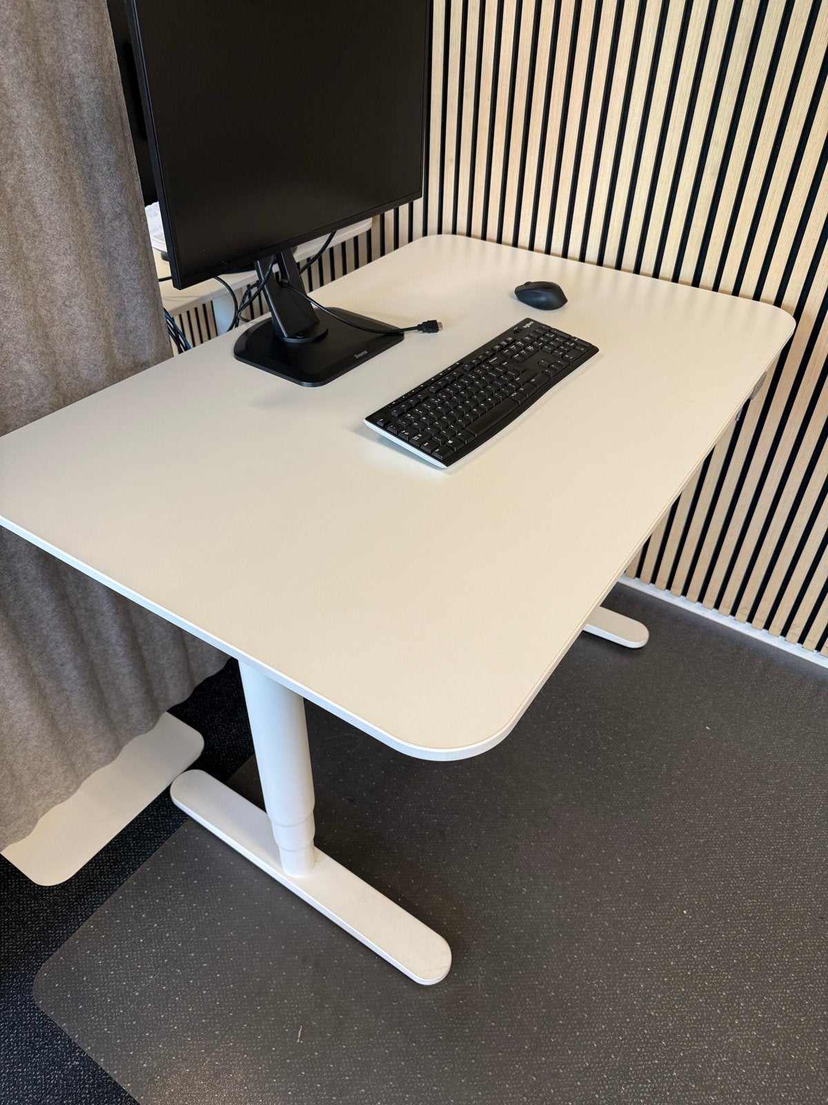 Zit-sta bureau wit - Boutjes kwijt, Ophalen, Zit-sta bureau, Gebruikt, Spaanplaat of MDF