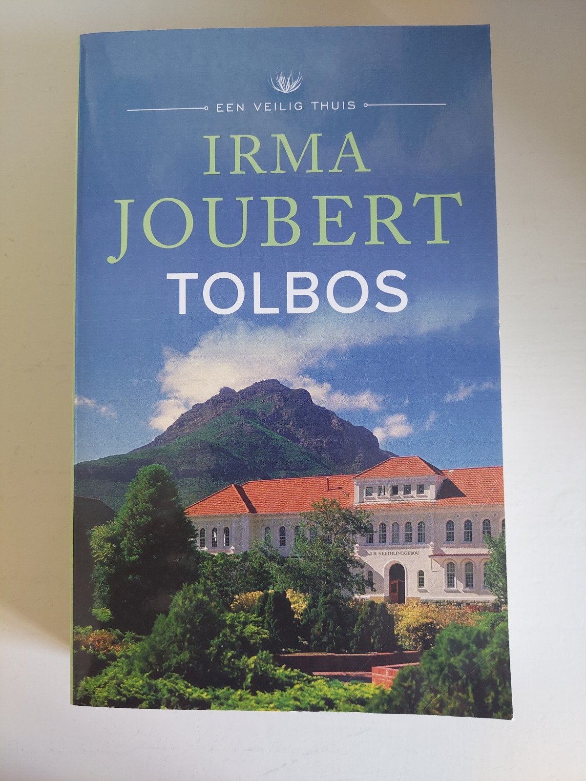 Irma Joubert - Tolbos (Een Veilig Thuis), Boeken, Ophalen of Verzenden, Zo goed als nieuw, Irma Joubert, Wereld overig