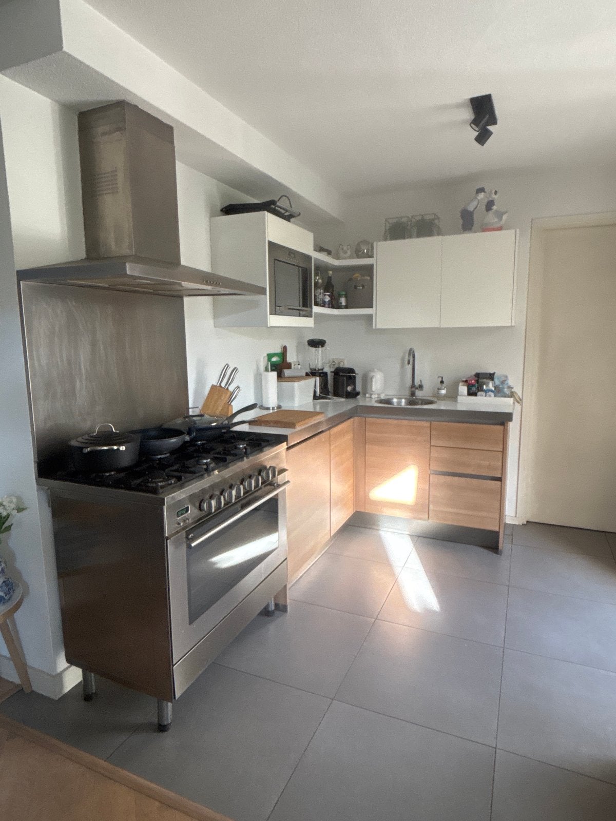 Complete keuken met M-System gasfornuis en ATAG koelkast, Ophalen, Gebruikt, Wit, Enkelwandige keuken