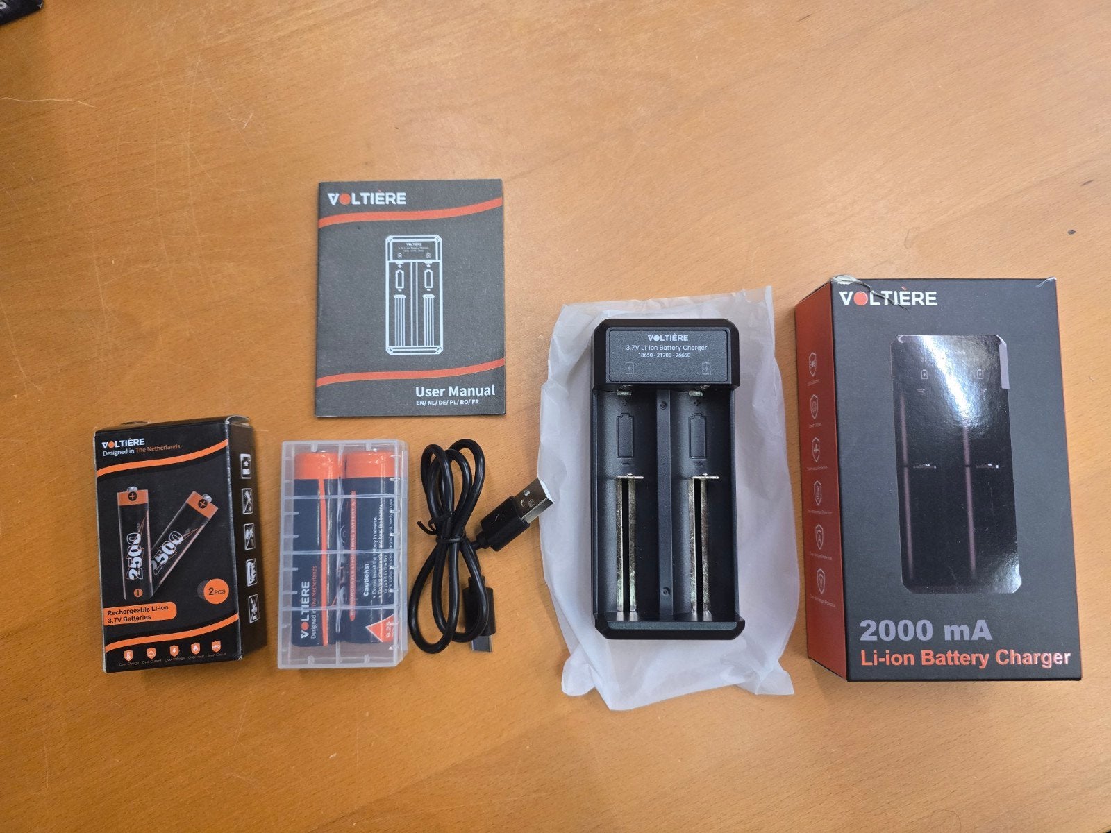 Voltière 18650 Oplader + 2x 18650 2500 mAh batterijen, Ophalen of Verzenden, Nieuw
