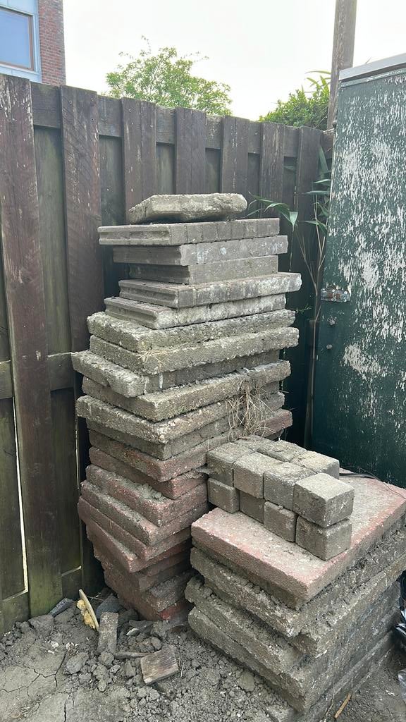 Gratis af te halen! Grindtegel 60x 30 tegels / kopjes, Tuin en Terras, Ophalen, Zo goed als nieuw, Beton, Terrastegels