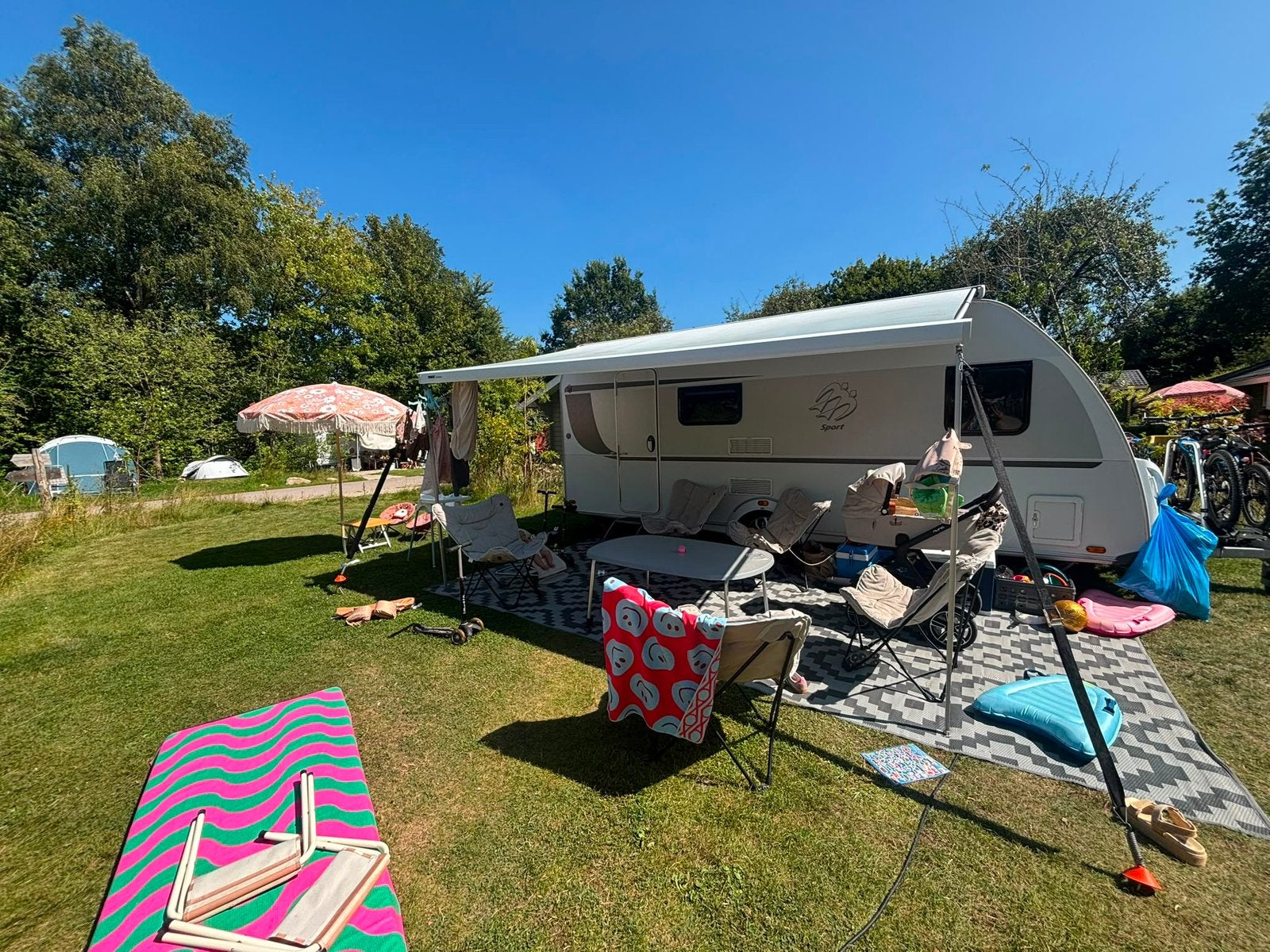 Knaus Sport 500 KWE | 3 stapelbedden | zeer nette staat, Caravans en Kamperen, Caravans, Particulier, Airco, Knaus