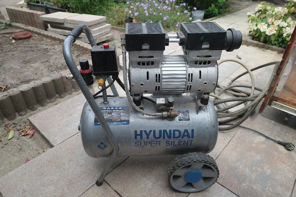 hyundai compressor 24l 8bar, Ophalen, Gebruikt, 6 tot 10 bar, Minder dan 200 liter/min