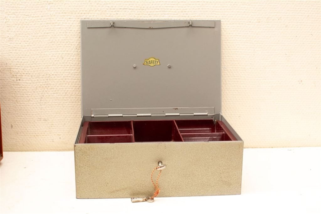 Safety lijstje/geldkistje 38843, Huis en Inrichting, Woonaccessoires | Kisten, Ophalen of Verzenden, Gebruikt, Metaal, Minder dan 50 cm