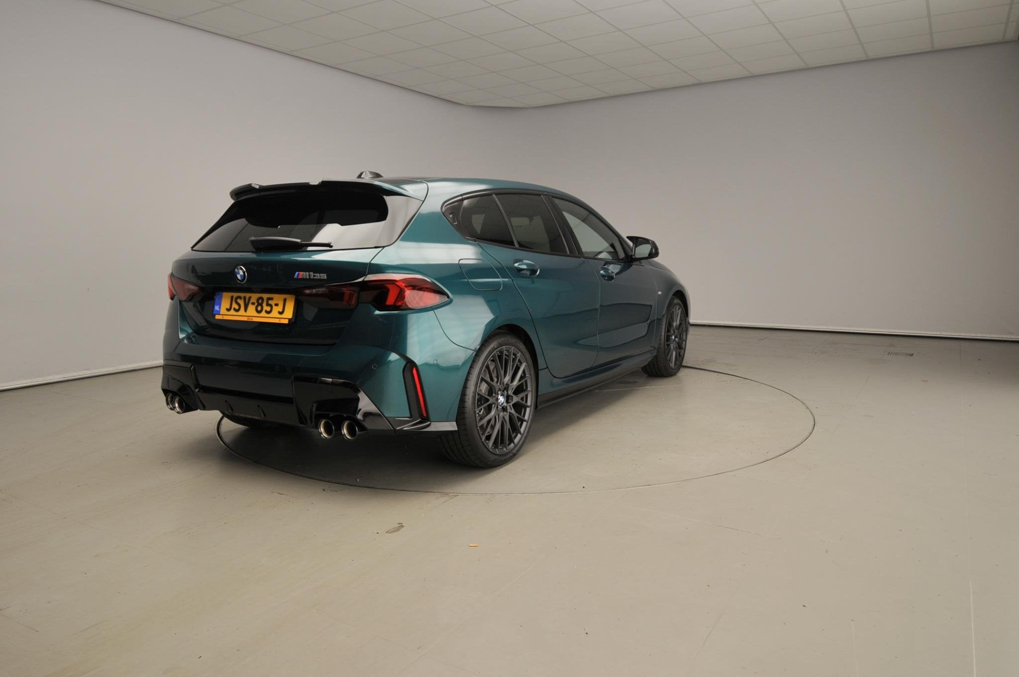 BMW 1 Serie 5-deurs M135 xDrive | M-Sportpakket | LED | Navi, 1998 cc, Gebruikt, 4 cilinders, Met garantie (alle)