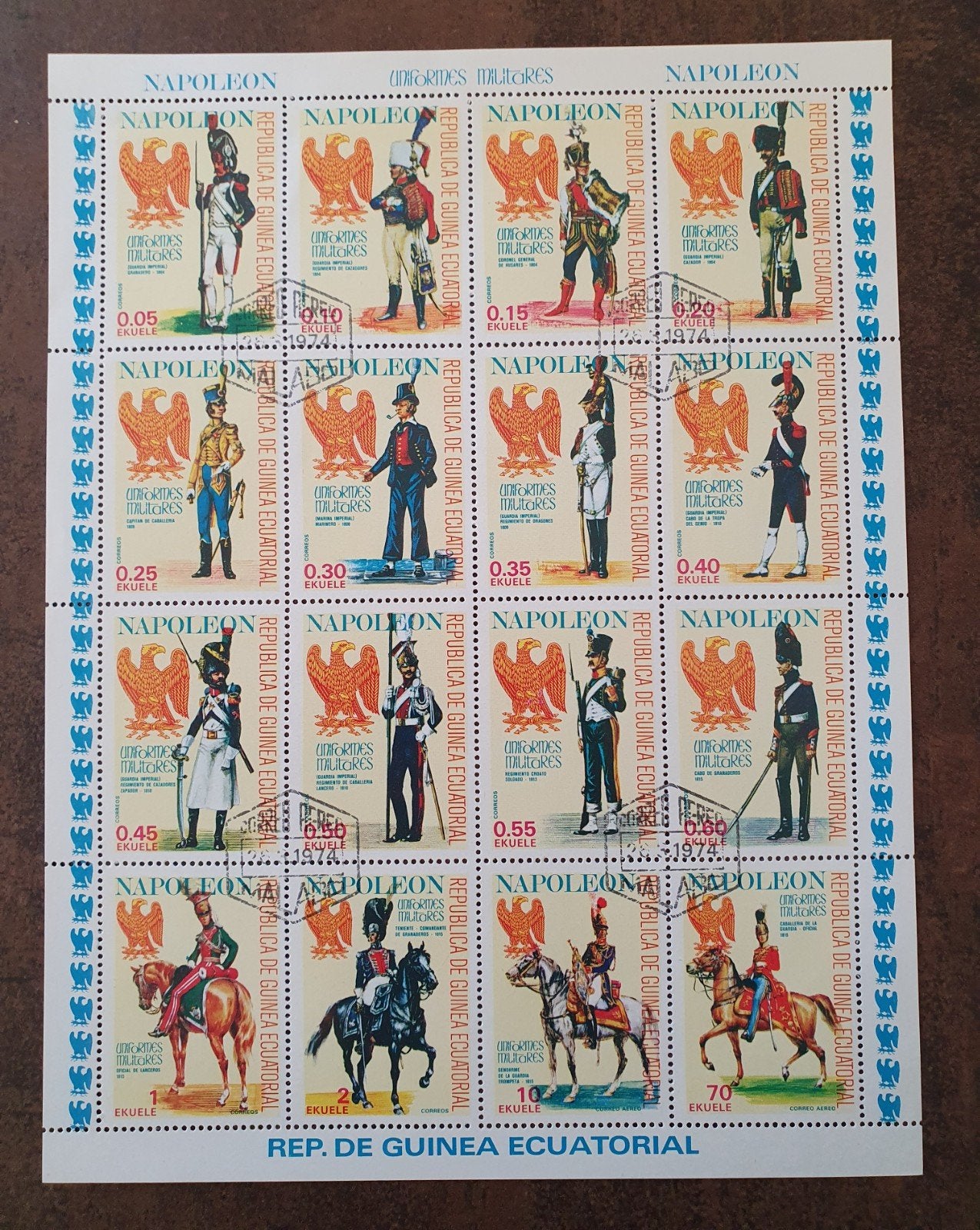 Postzegelvel met 16 zegels: Napoleon Militaire Uniformen, Ophalen of Verzenden, Gestempeld