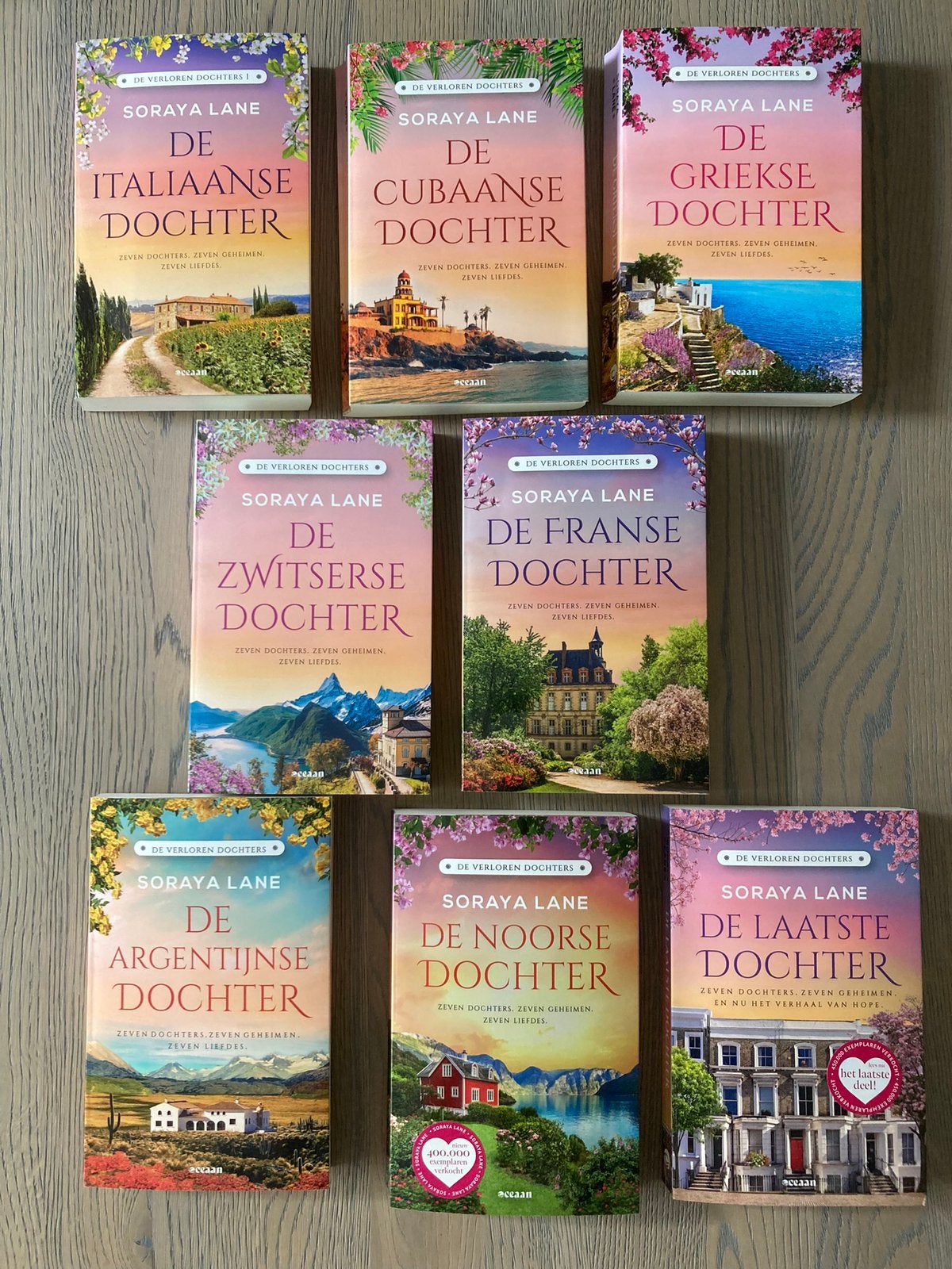 Complete 8 dlg serie De verloren dochters - Soraya Lane, Ophalen of Verzenden, Zo goed als nieuw