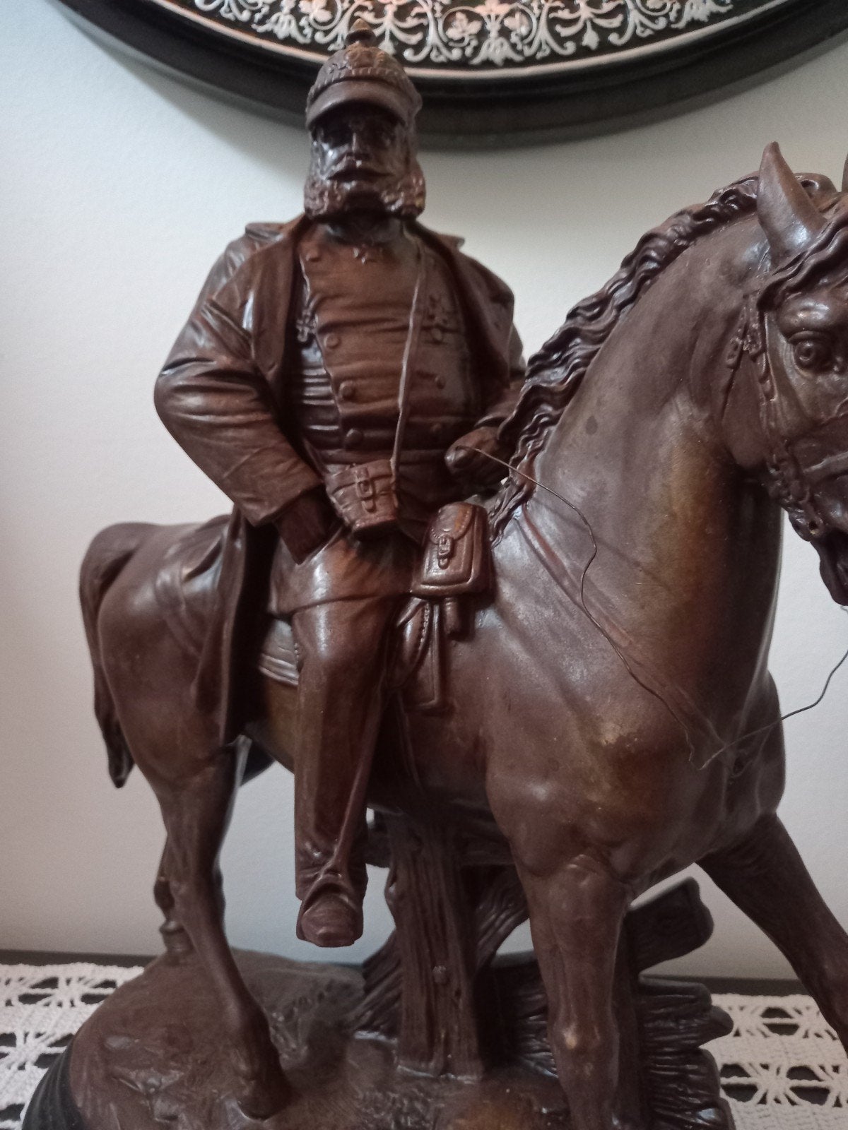 Oud beeld man te paard., Ophalen