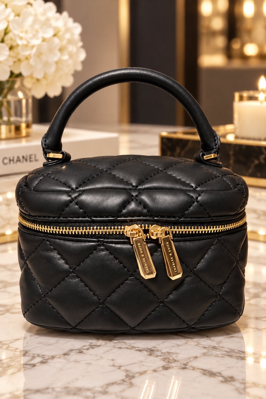 Charles & Keith gewatteerde vanity case, Sieraden, Tassen en Uiterlijk, Ophalen of Verzenden, Zo goed als nieuw, Zwart, Avondtasje