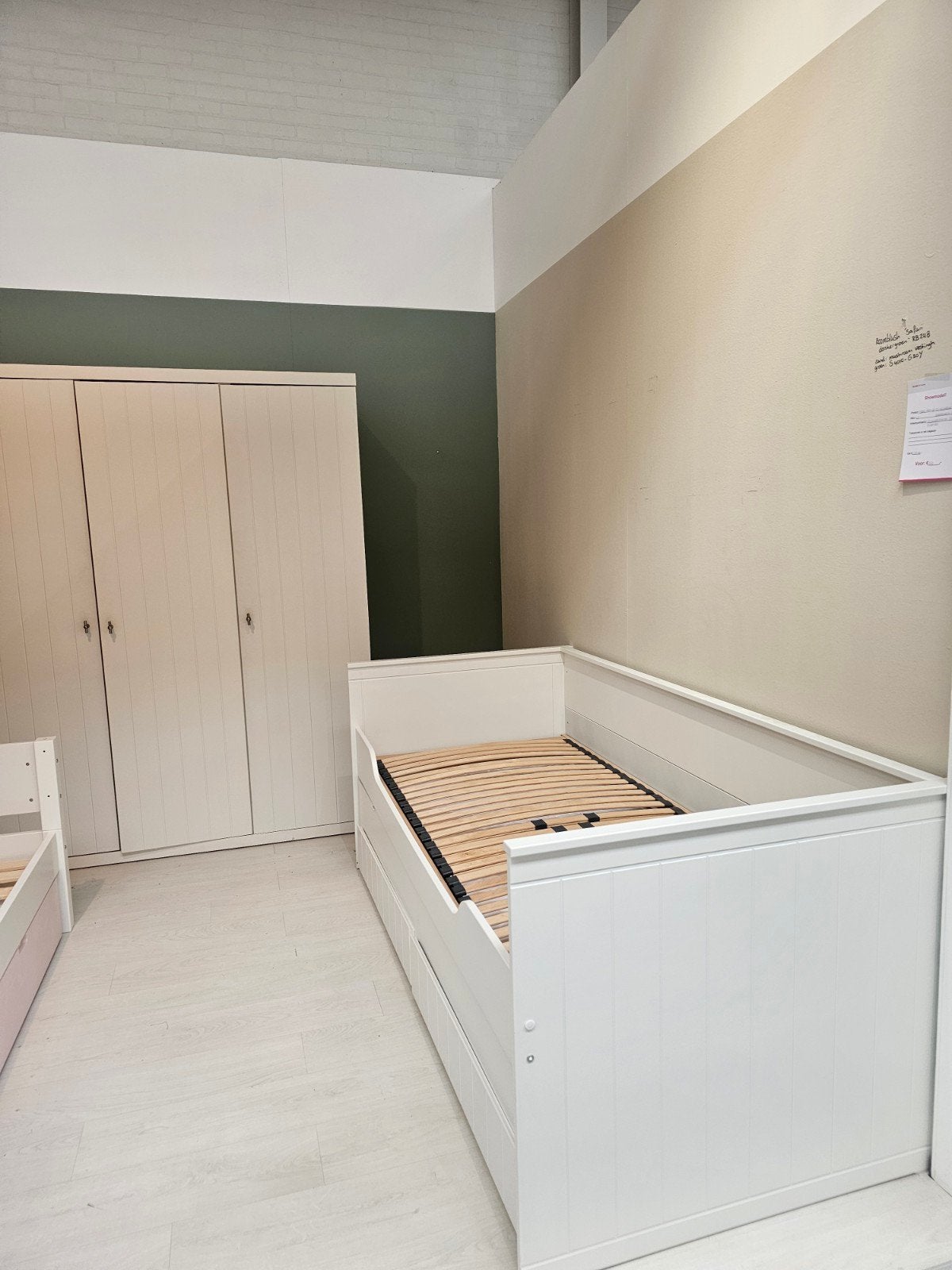 Vpack Robin 90x200 inclusief lattenbodem, matras, kast, wit, Ophalen, Zo goed als nieuw, Jongetje of Meisje
