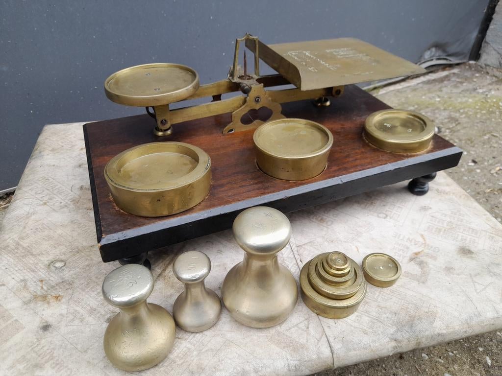 Antieke UK postweegschaal incl Capstan bell gewichten., Antiek en Kunst, Ophalen of Verzenden