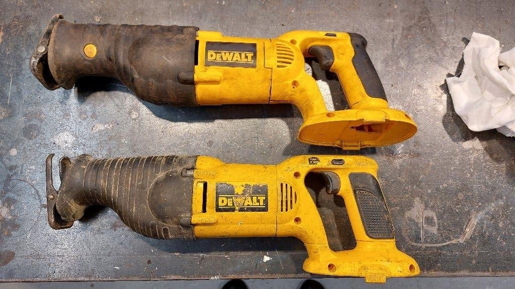 reciprozaag accu dewalt 2 stuks (voor onderdelen), Gebruikt, 70 mm of meer, 600 tot 1200 watt, Ophalen of Verzenden