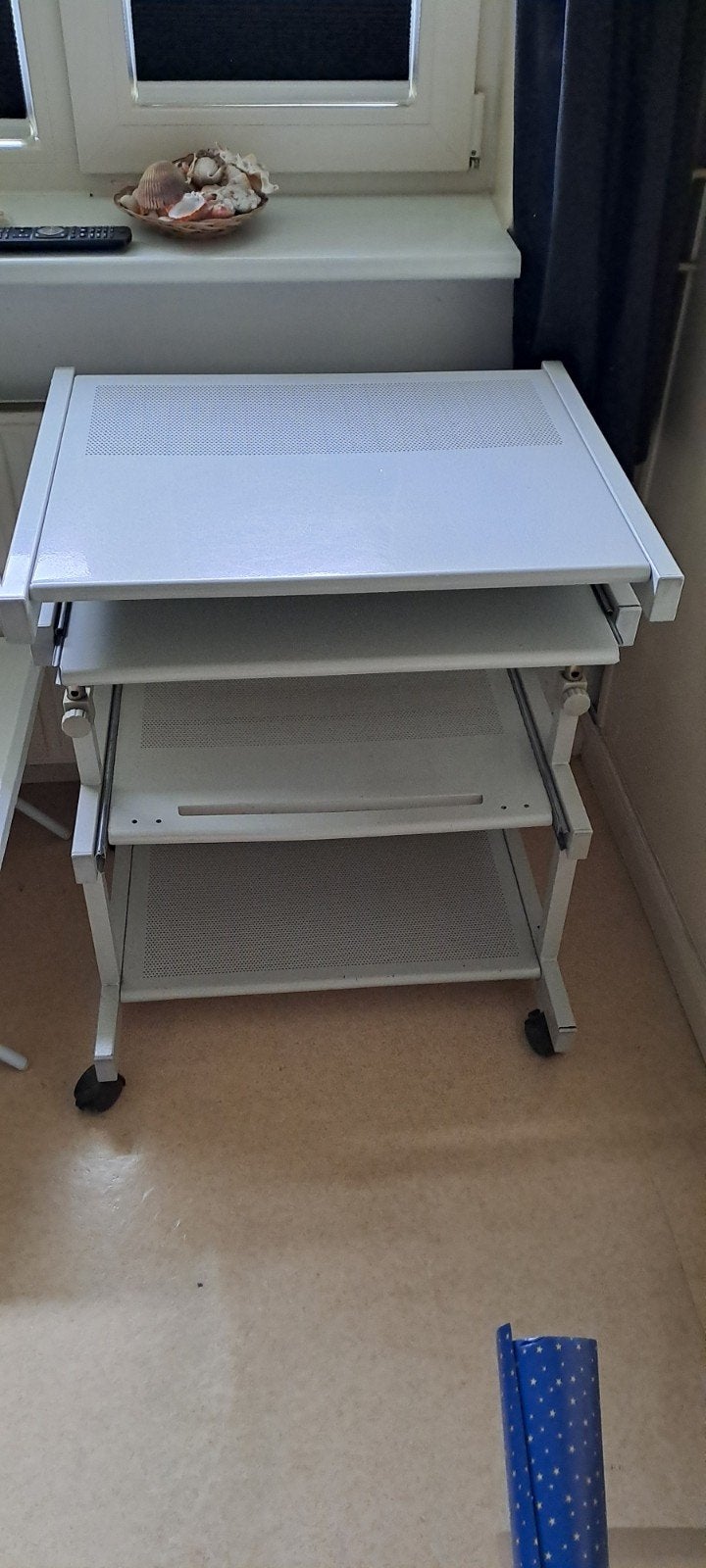 Verrijdbaar computerbureau/laptoptafel - Zo goed als nieuw, Modern, functioneel, Ophalen of Verzenden, Zo goed als nieuw, Metaal