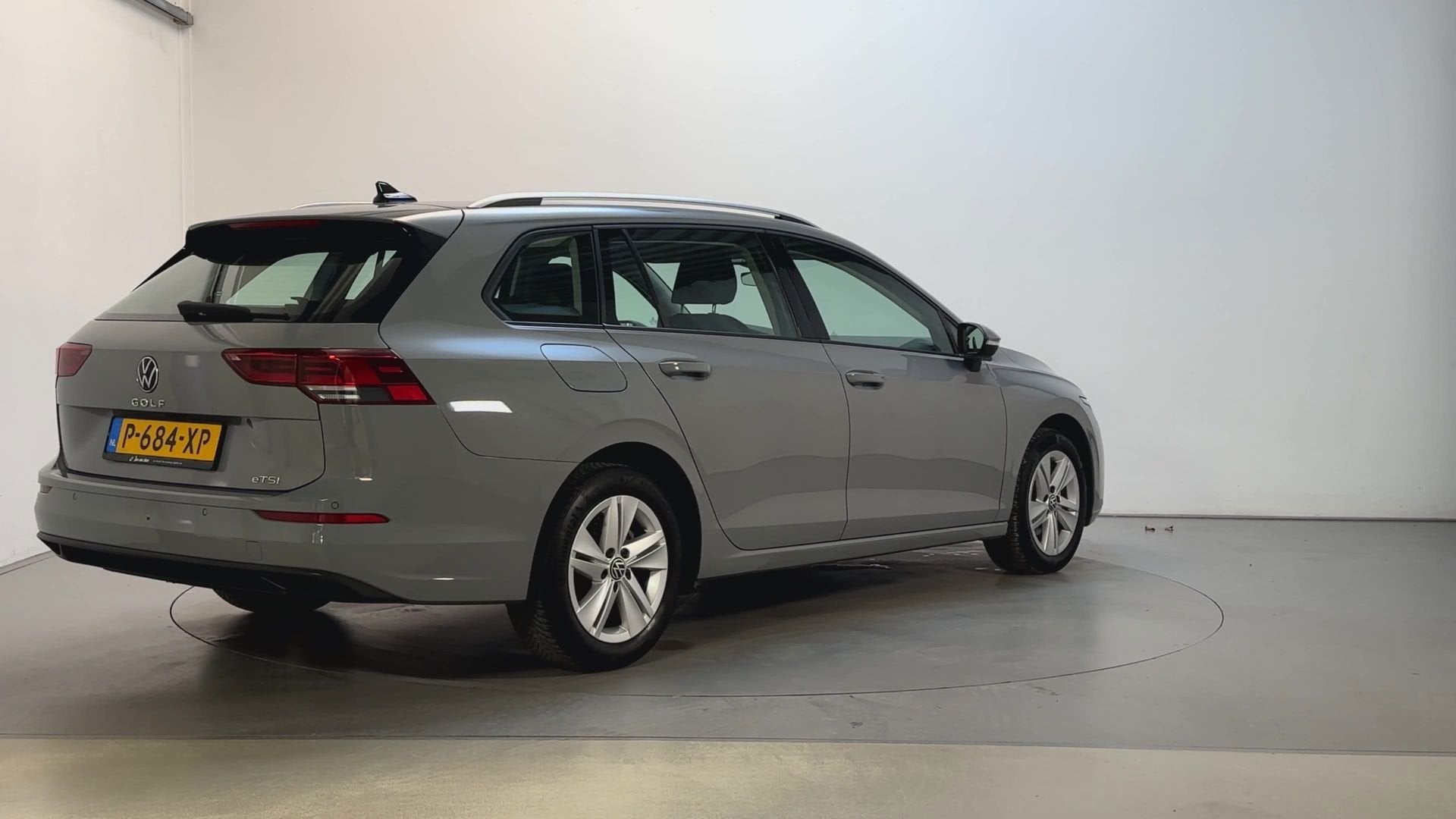 Volkswagen Golf Variant 1.0 eTSI DSG Life Sfeerverlichting N, Stof, Gebruikt, Met garantie (alle), 23 km/l